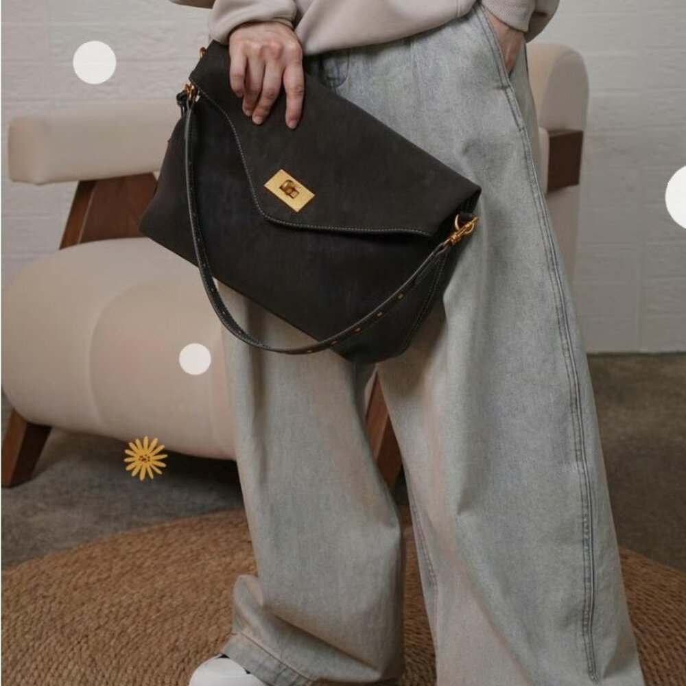 The Urban Envelope Bag NWOT